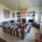White Hill Platanos Ferienhaus
