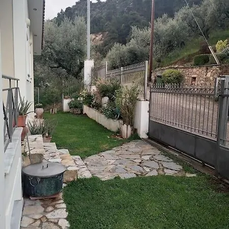 Ferienhaus White Hill Platanos Akráta