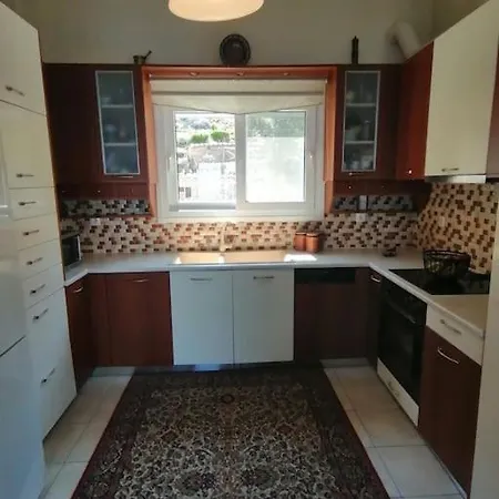 White Hill Platanos Vakantiehuis *