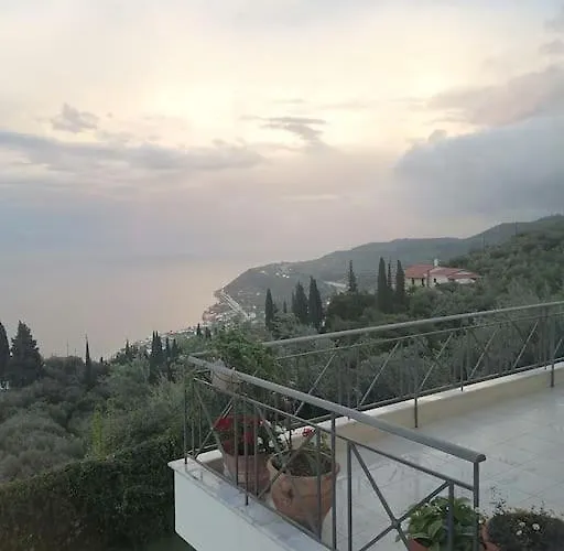 White Hill Platanos * Ακράτα